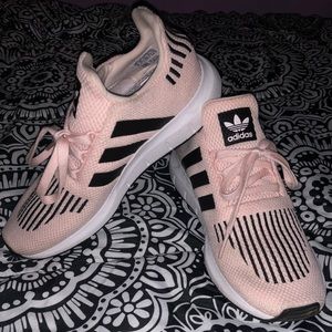 🌸 light pink adidas tennis shoes 🌸